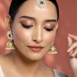Peora Gold Maang Tikka with Earrings image 2