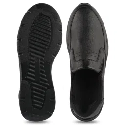 MediFeet Men's Black Formal Loafers image 3