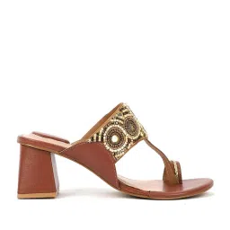 Kolha Women's Aanya Tan Kolhapuri Sandals image 3