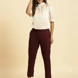 W Off-White Regular Fit Top image 4