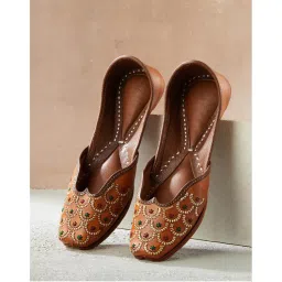 Fabindia Brown Leather Juttis-image-21