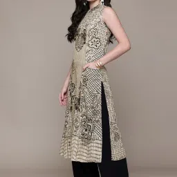 AARKE RITU KUMAR Trove White Kurta image 3