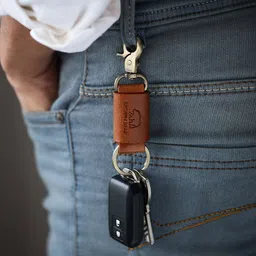 BROWN BEAR Textured Leather Key Holder image 4