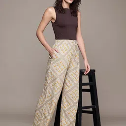Popnetic Women Geometric Printed Relaxed High-Rise Wide Leg Trousers-picture-26