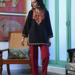 House of Chikankari Black Embroidered Kurta-image-2