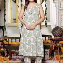 AFFO Women Paisley Printed Regular Mirror Work Kurta with Pyjamas-picture-17