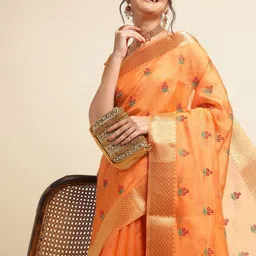 DIVASTRI Floral Embroidered Handloom Saree image 3