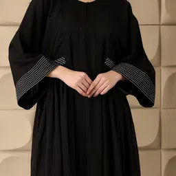 Ambraee Women Embroidered Regular Kurta with Trousers image 3