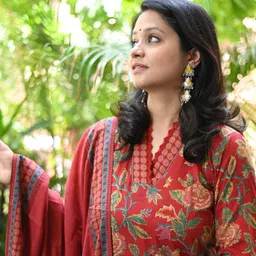 GoSriKi Floral Printed V-Neck Straight Kurta & Trousers With Dupatta image 3