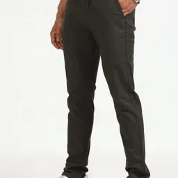 THE BEETEL HOUSE Men Relaxed Linen Traveller Trousers image 5