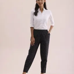 Go Colors! Black Linen Printed Pencil Pants-image-85