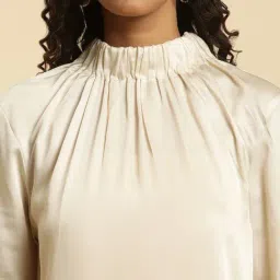 W Off-White Regular Fit Top image 5