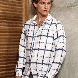 Campus Sutra Chalk White Indigo Blue Dye-Check Regular Shirt image 4