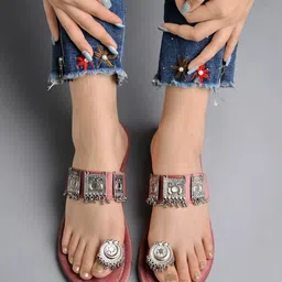 Shoetopia Metal Applique Detailed Beads Designed Kolhapuri Sandals - Pink-picture-32