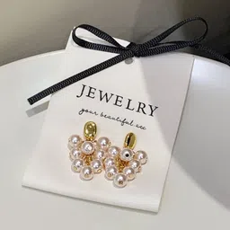 DressBerry Diamond Shaped Drop Earrings-picture-36