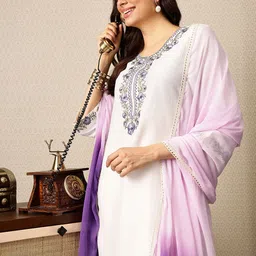 House of Pataudi Floral Embroidered Regular Jashn Kurta with Trousers & With Dupatta-image-25