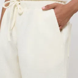 studiofit men Studiofit by Westside Off-White Knitted Relaxed-Fit Mid-Rise Shorts image 4