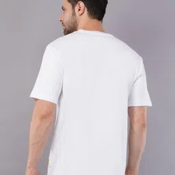 AgAtelier Men Typography Printed Pockets T-shirt image 4