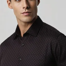 Van Heusen Black Cotton Slim Fit Printed Shirt image 4