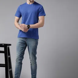 Roadster Men Blue Pure Cotton Solid T-shirt image 5