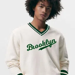 CLAFOUTIS Men Varsity V-Neck Applique T-shirt-image-25