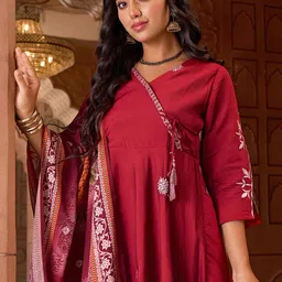 Navlik Floral Embroidered Angrakha Thread Work Chanderi Silk Kurta With Trouser & Dupatta image 2