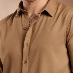 Campus Sutra Comfort Waffle-Weave Self Design Regular Fit Casual Shirt image 5