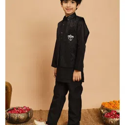 BT DEZINES Cotton Silk Woven Solid Kurta & Pyjama Set With Floral Embroidered Sequins Embellished Jacket - Black image 4