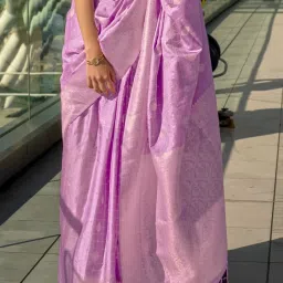 Vardha Lilac & Silver Chequered Saree With Unstitched Blouse image 4