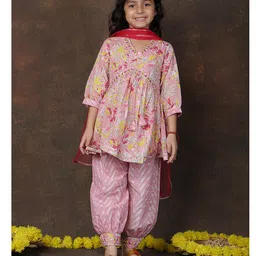 Superminis Cotton Woven Three Fourth Sleeves Floral Printed Kurti & Coordinating Patiala With Dupatta Set - Pink-picture-14
