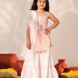 Vastramay Sleeveless Floral Printed Lace Embellished Kurta Sharara With Dupatta - Pink & White-picture-27