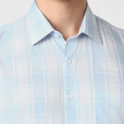 Van Heusen Blue Cotton Slim Fit Checks Shirt image 4