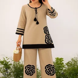 BlueWears Women Floral Printed Round Neck Straight Regular Kurti With Trousers image 5