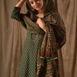 Peach Petals Women Ethnic Motifs Printed Regular Thread Work Kurta with Trousers & With Dupatta image 5