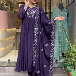 BAESD Women Thread Work Embroidered Regular Pure Silk Kurta & Pant With Dupatta Set image 5