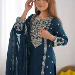 Siya Fashion Women Ethnic Motifs Embroidered Regular Gotta Patti Kurta with Trousers & With Dupatta image 2