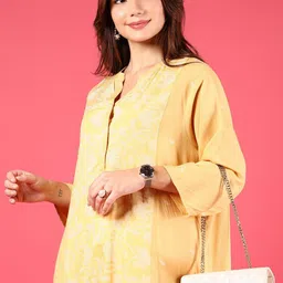 V-Mart Floral Printed Mandarin Collar A-Line Kurta-image-66