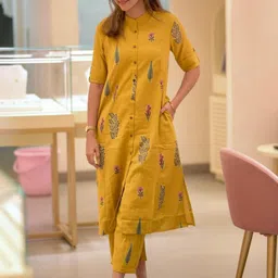 KALINI Floral Printed Mandarin Collar A-Line Kurta With Trousers image 2