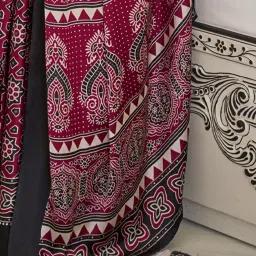 Saree Mall Pink Printed Sarees With Unstitched Blouse image 5