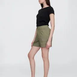 GAP Green Regular Fit Solid Mid Rise Shorts image 4