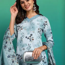 AARAGANA Women Multi Kurta Sets image 3