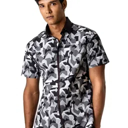 VIVEK KARUNAKARAN Men Spread Collar Abstract Printed Cotton Slim Fit Casual Shirt image 1