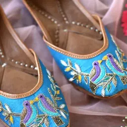 Scentra Women's Blue Ethnic Juttis-image-4