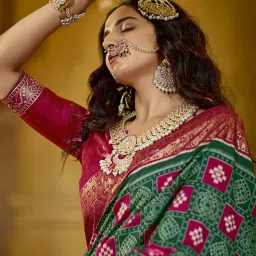 Saree Mall Green Printed Sarees With Unstitched Blouse image 5