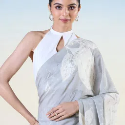 navyasa by liva Grey Printed Saree With Unstitched Blouse image 5