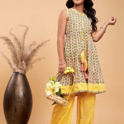 StyloBug Girls Multi Cotton Printed Kurti Set image 5