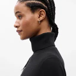 GAP Black Regular Fit Solid Sweater image 5