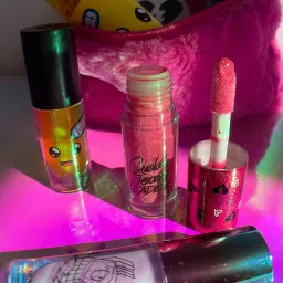 Makeup Revolution X Fortnite Lip Gloss Llama Lip Swirl - 4.5 ml image 5