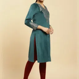W Green Embroidered Winter Kurta image 5