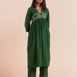 Priya Chaudhary Green Embroidered Soft Chanderi Kurta with Pants-picture-44